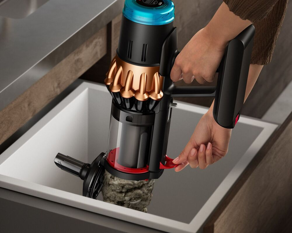 Dyson V15 Detect Absolute - vysávání koberce krok 3