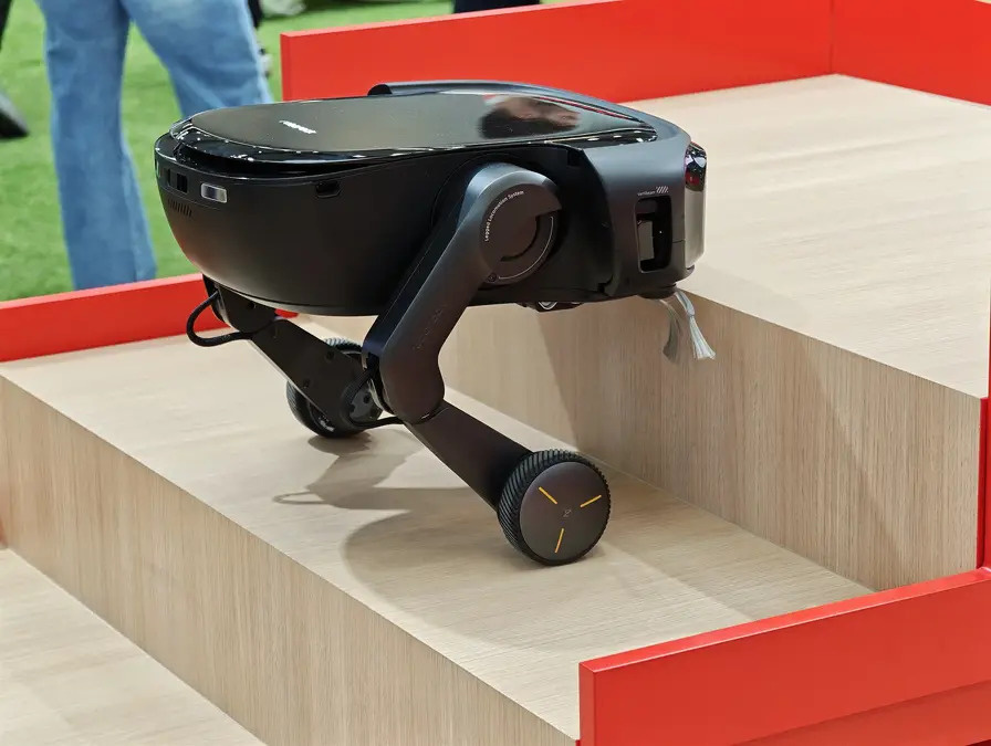 Kolonožec Roborock Saros Rover s wheel-leg podvozkem