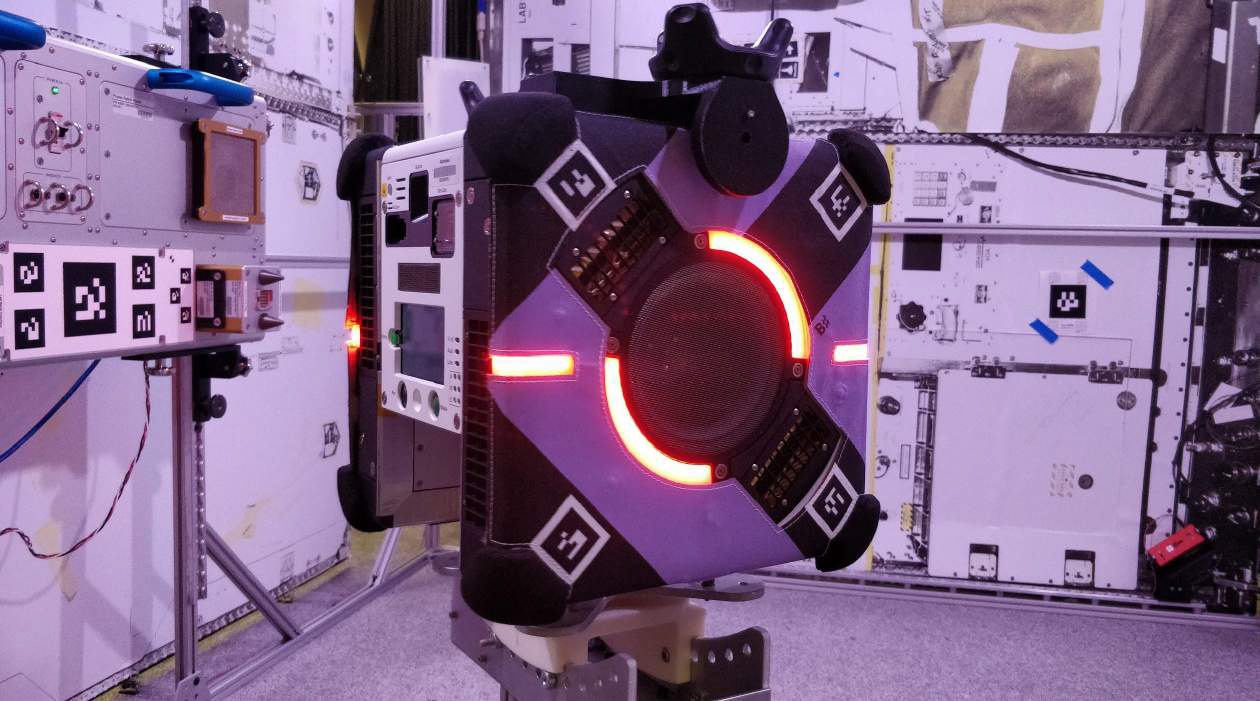 NASA posílá do vesmíru své robotické kostky Astrobee